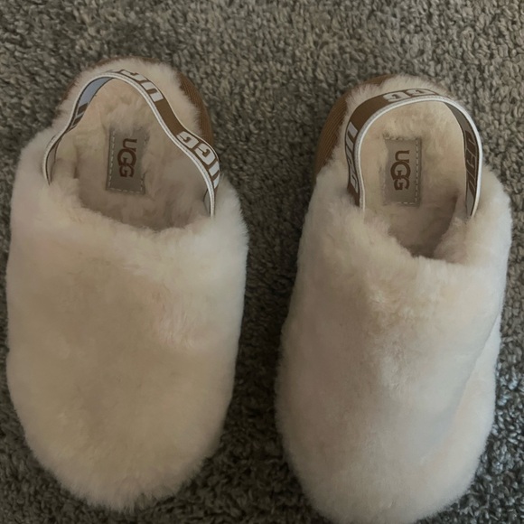 Ugg slipper toddler ivory with strap. Barely worn and comfy. - Picture 2 of 4
